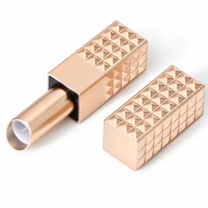 Piramit Kabartmalı Rose Gold Kare Manyetik Ruj Tüpü – 3,5 g