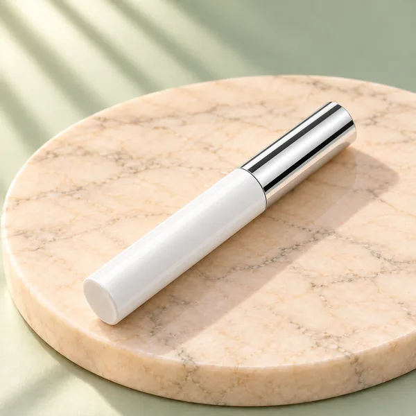 Krom Detaylı Fırçalı Maskara Tüpü 8–10 ml (detay)