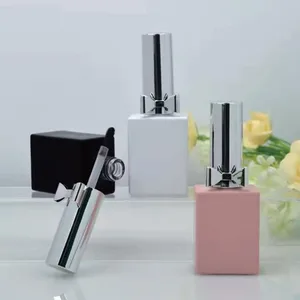 Fiyonk Boyun Detaylı Cam Oje Şişesi
