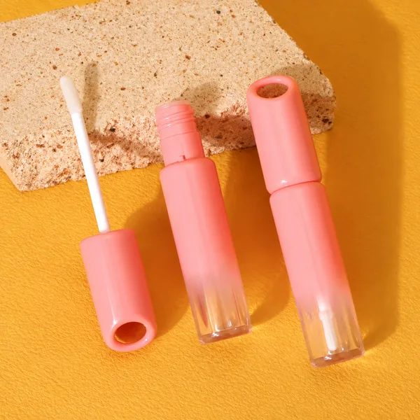 Oval Oyuk Kapaklı Pembe Geçişli Lip Gloss Ambalajı – 5 ml (detay)