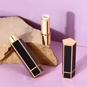 Rose Gold Çerçeveli Siyah Beşgen Döner Ruj Tüpü – 3,8 g