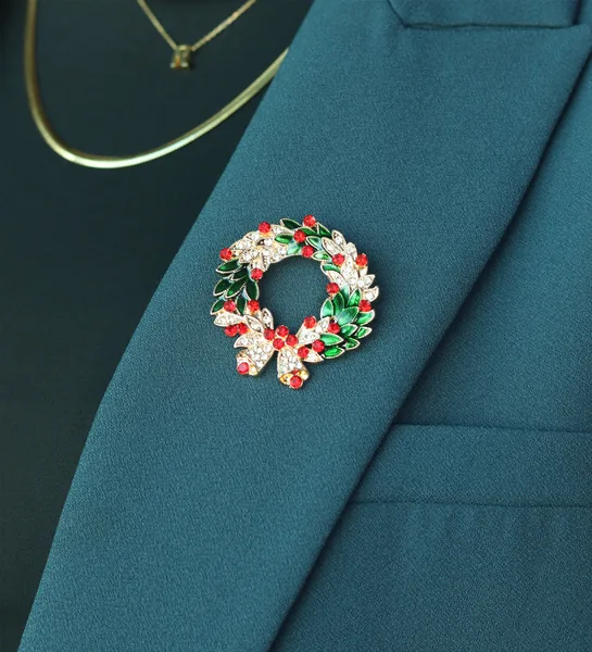 5 Piece Christmas Card Brooch (detail)