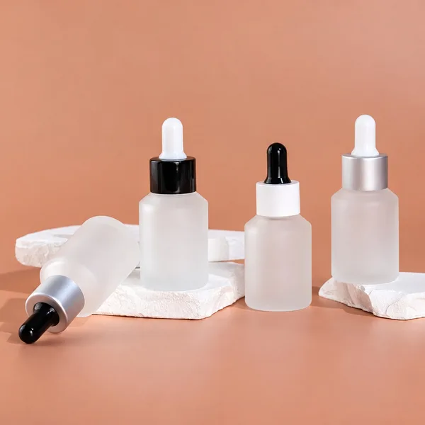 Buzlu ve Beyaz Cam Damlalıklı Serum Şişesi – 30 ml (detay)