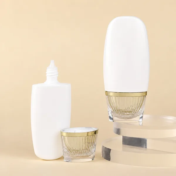 Şeffaf Altın Görünümlü Kapaklı Oval PE Bakım Şişesi – 50 ml