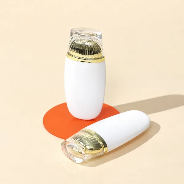 Şeffaf Altın Görünümlü Kapaklı Oval PE Bakım Şişesi – 50 ml (detay)