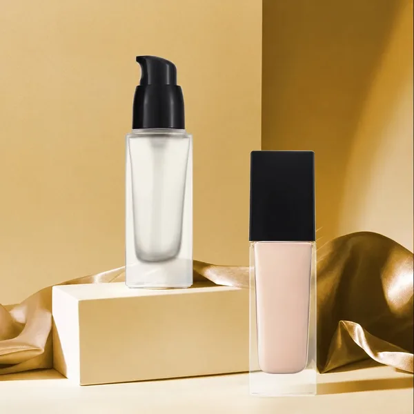 Siyah Kare Kapaklı Cam Fondöten Şişesi – 30 ml