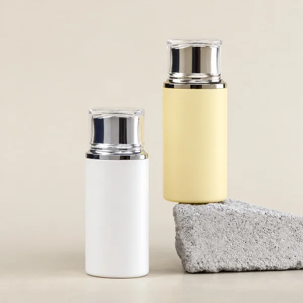 Şeffaf Kapaklı Metalik Halkalı PE Bakım Ambalajı – 80 ml (detay)
