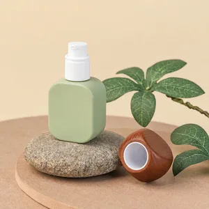 Ahşap Görünümlü Kapaklı Mini Cam Pompalı Şişe – 20 ml