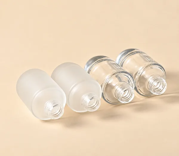 Oval Cam Fondöten ve Serum Şişesi – 30 ml (detay)